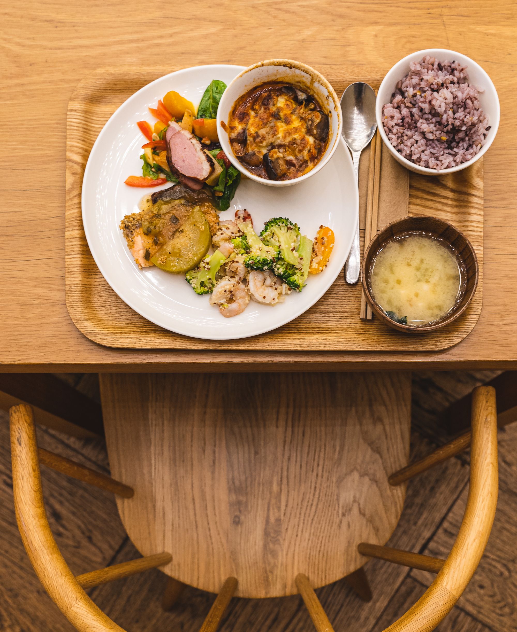 Birds eye shot of a tray with a plate of food on it, a bowl of rice and a bowl of miso soup