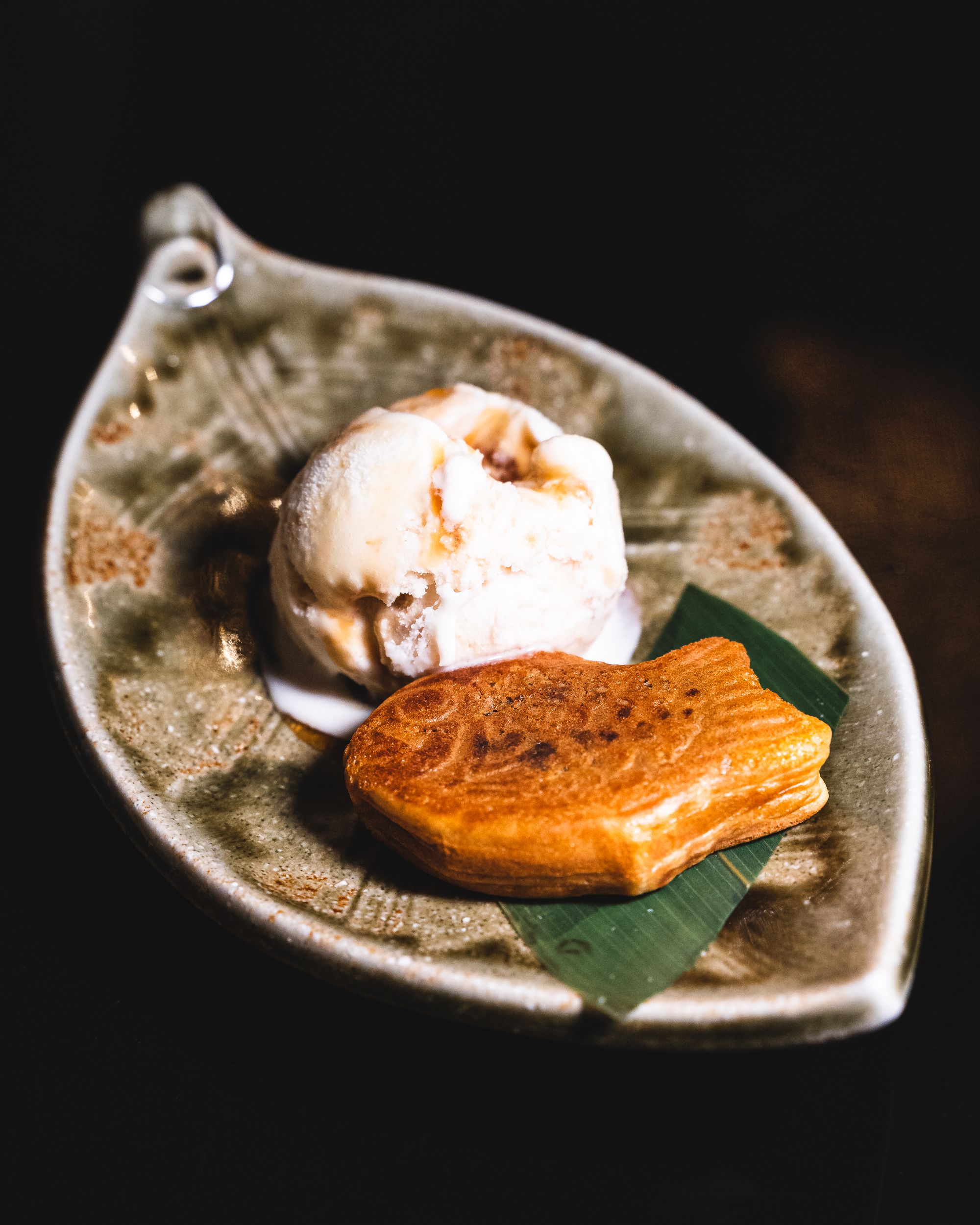 Ice-cream in a leaf shaped plate with Japanese taiyaki