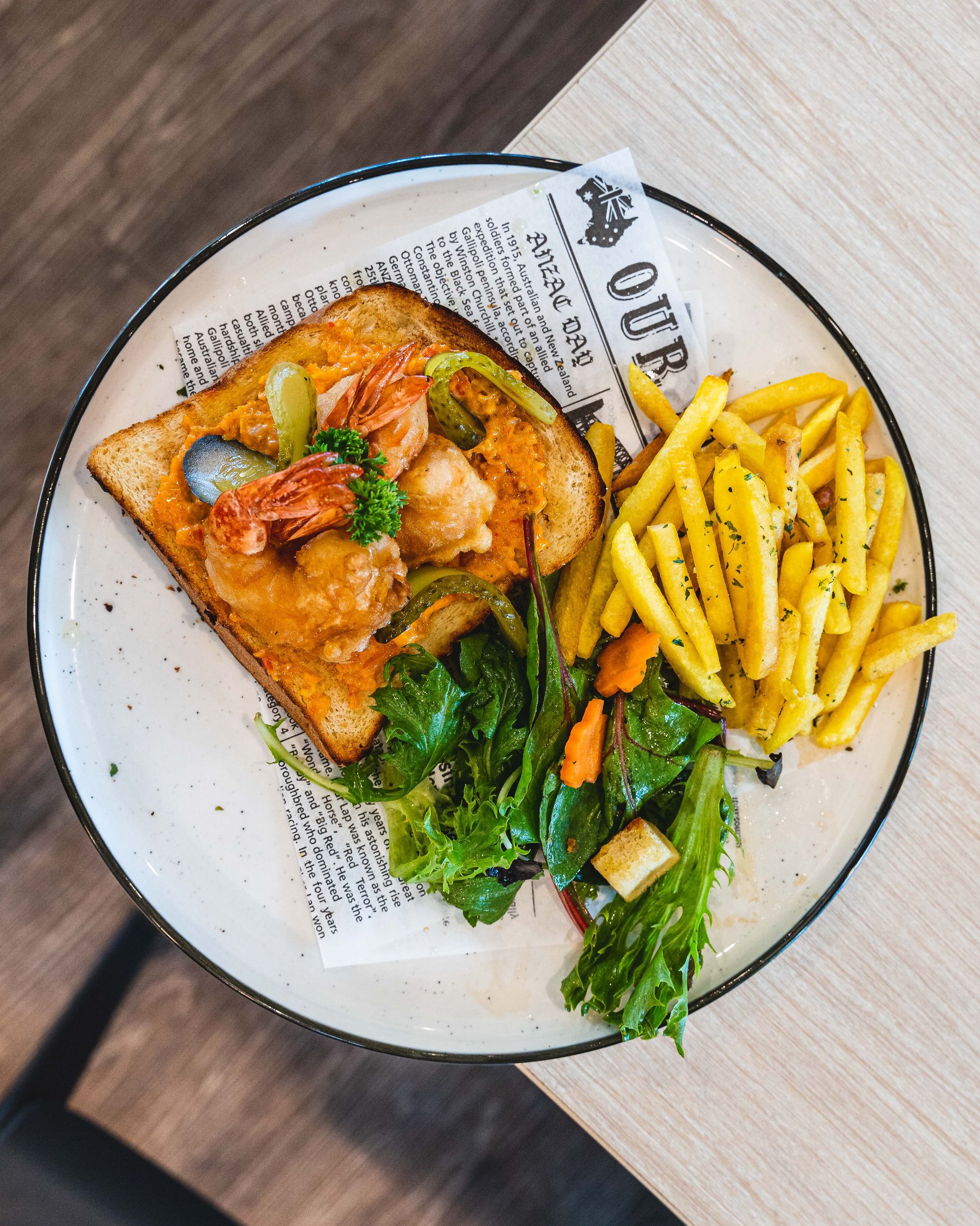 Shokupan, fries and salad and prawns