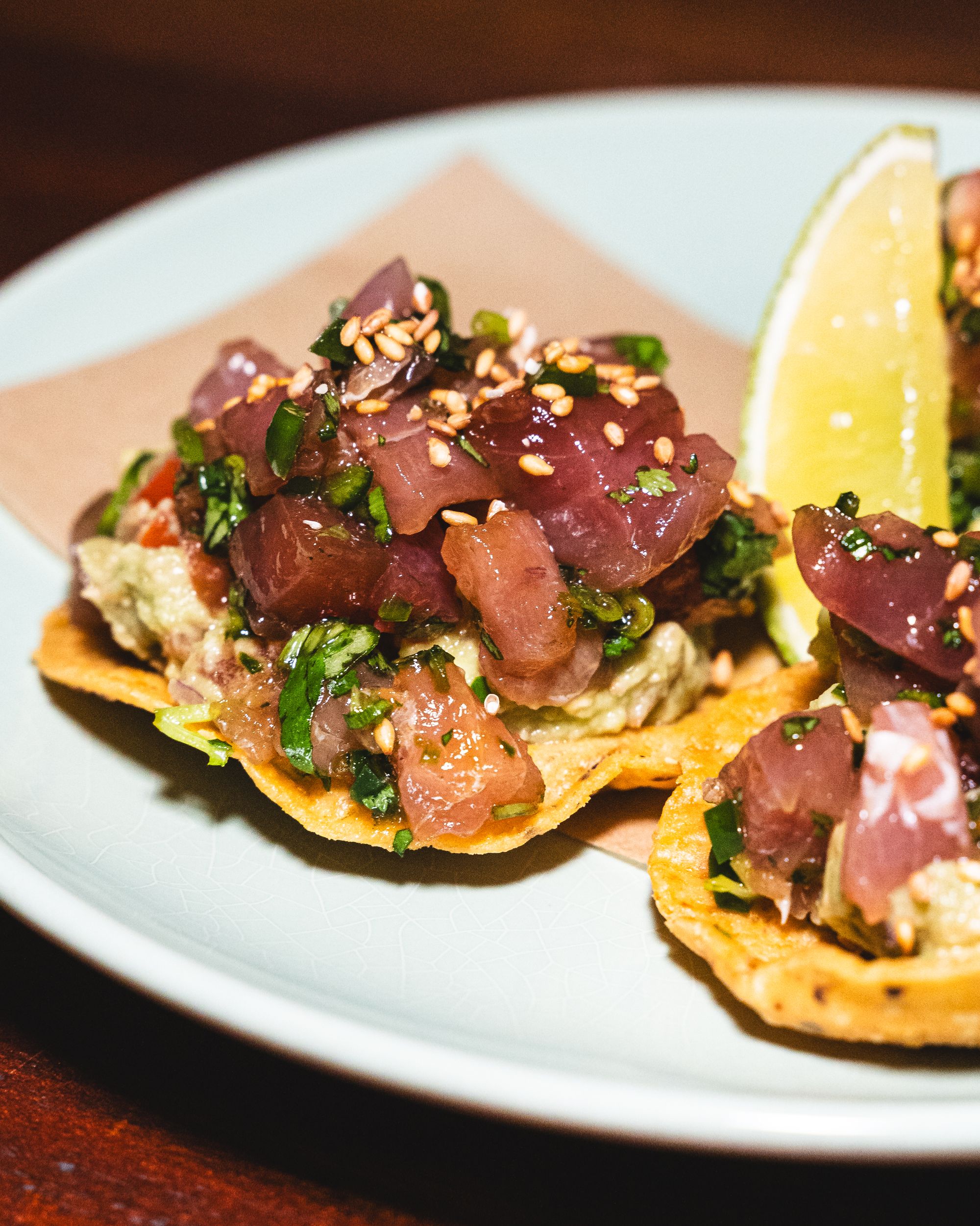 Close up of tuna tostada